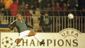 Zaprzeczył prawom fizyki?! Najbardziej niesamowity gol w historii piłki!