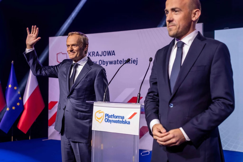 PO licytuje się z socjalem PiS . D.Tusk i B.Budka 