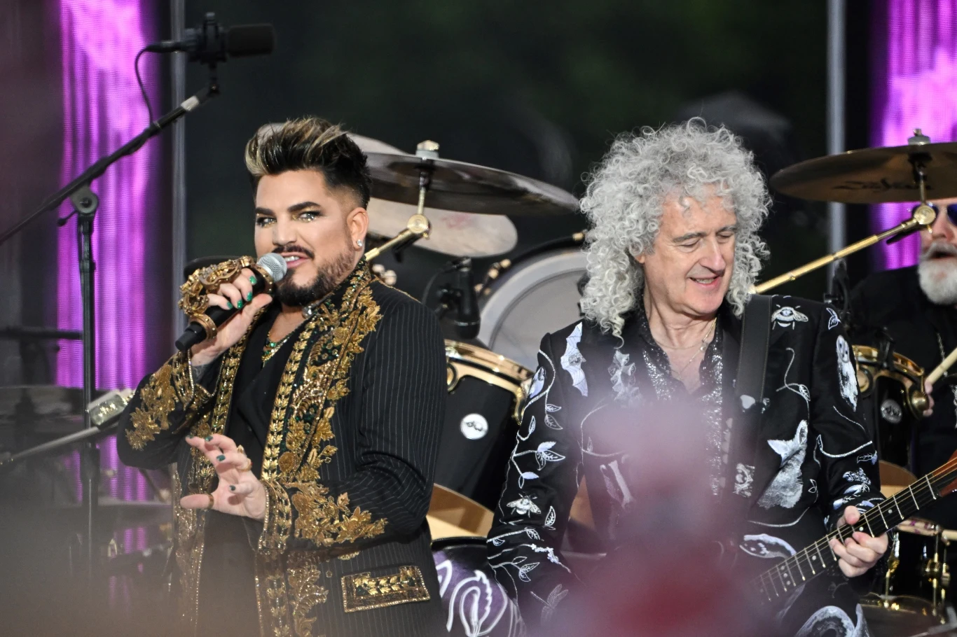 Queen i Adam Lambert otworzyli "wielką imprezę" pod Buckingham Palace Queen i Adam Lambert otworzyli "wielką imprezę" pod Buckingham Palace