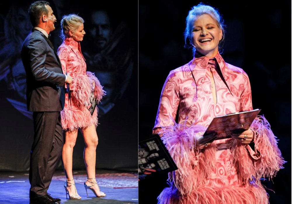 Małgorzata Kożuchowska w różowej sukni z piórami jako prowadząca Festiwal Aktorstwa Filmowego