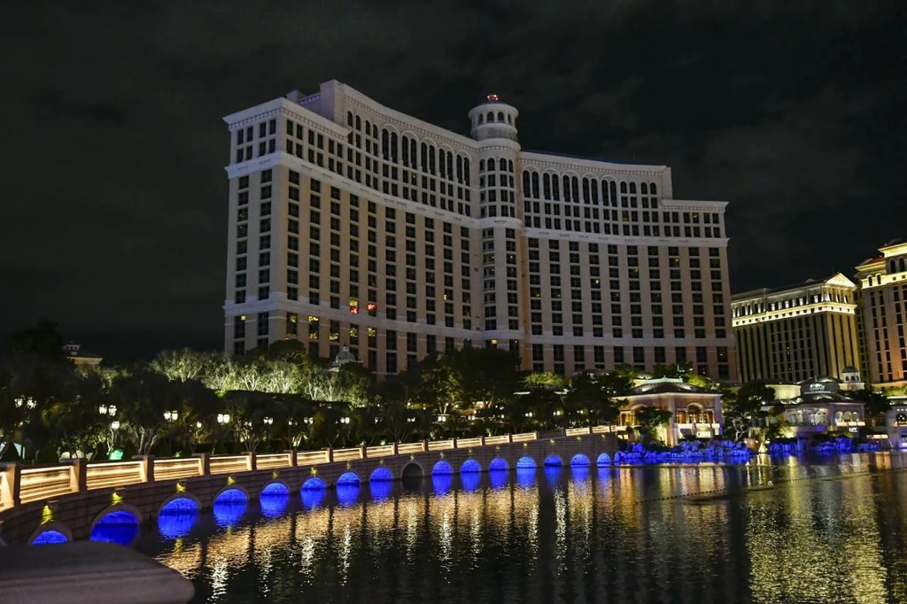 Widok hotelu Bellagio w Las Vegas może imponować