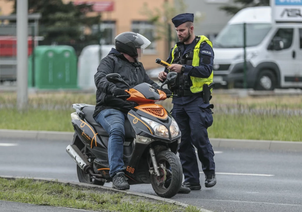 Mężczyzna dostał dożywotni zakaz prowadzenia pojazdów mechanicznych za jazdę po pijanemu. Odzyska prawo jazdy przez błąd sędziego? / zdjęcie poglądowe