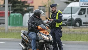 Mężczyzna dostał dożywotni zakaz prowadzenia pojazdów mechanicznych za jazdę po pijanemu. Odzyska prawo jazdy przez błąd sędziego? / zdjęcie poglądowe