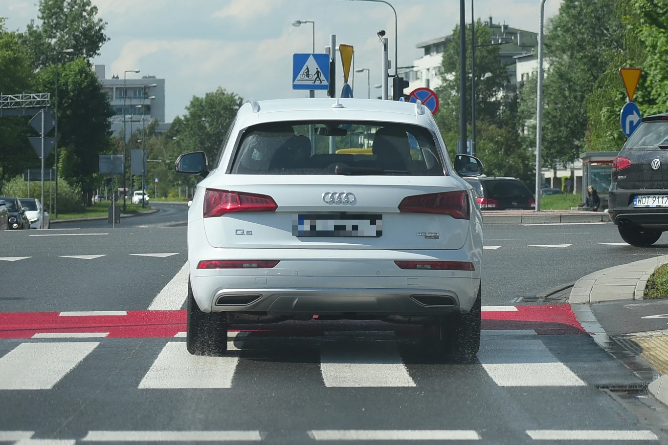 Jak gdyby nigdy nic, gwiazda przejechała na czerwonym świetle
