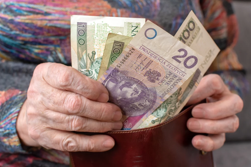 Obecnie w Polsce kwota najniższego gwarantowanego świadczenia emerytalnego wynosi 1588,44 zł brutto