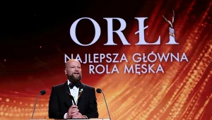 Maciej Stuhr z Orłem 2022 - najlepszy aktor roku, fot. z oficjalnego profilu Polskich Nagród Filmowych na Facebooku