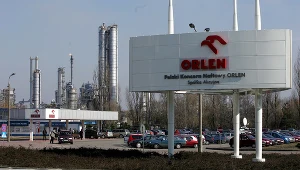 Płock. Atak nożownika przed PKN Orlen