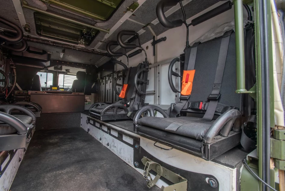 Pinzgauer Vector PPV 6x6 może szybko zamienić się w ambulans