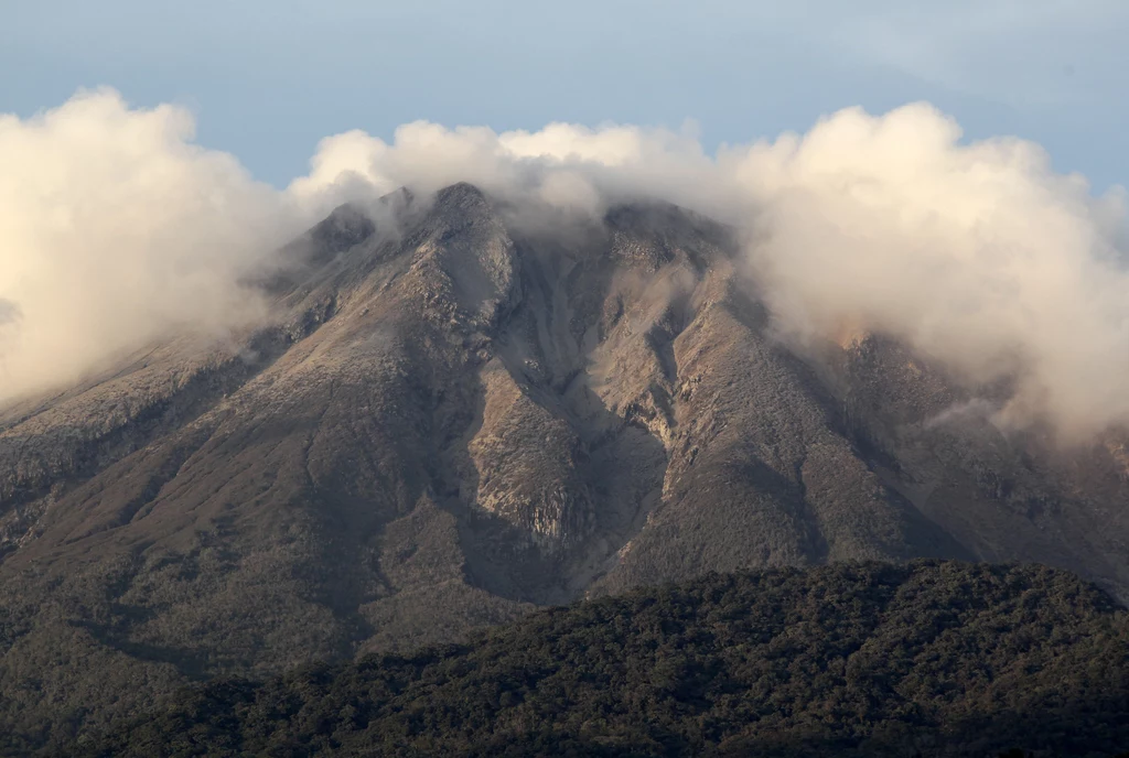 Wulkan Bulusan na Filipinach jest coraz bardziej niebezpieczny. Ostatnio doszło w nim do erupcji freatycznej 