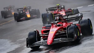 Charles Leclerc na prowadzeniu