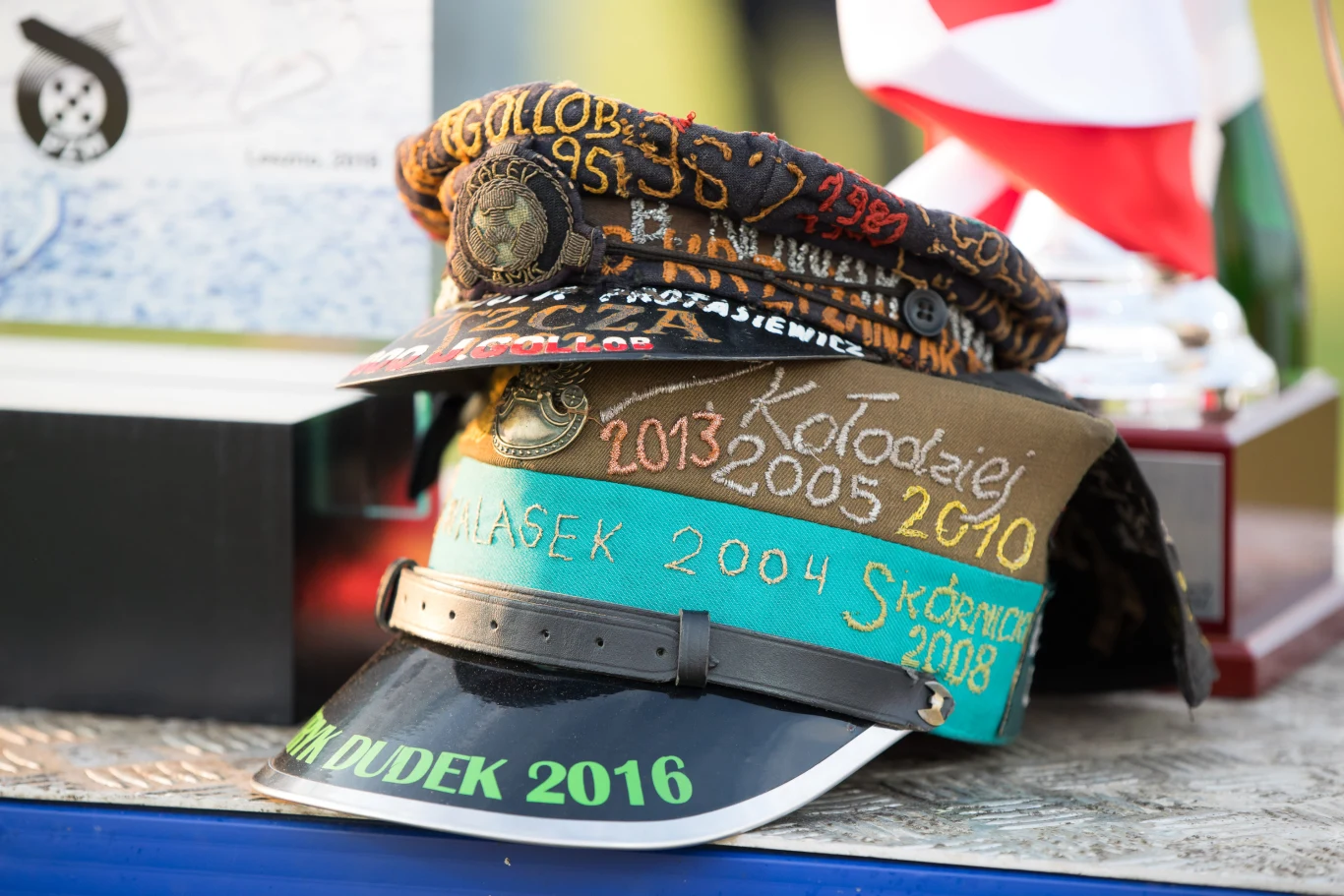 Nagrody mistrzów Polski: czapka ułańska i czapka Kadyrowa Nagrody mistrzów Polski: czapka ułańska i czapka Kadyrowa