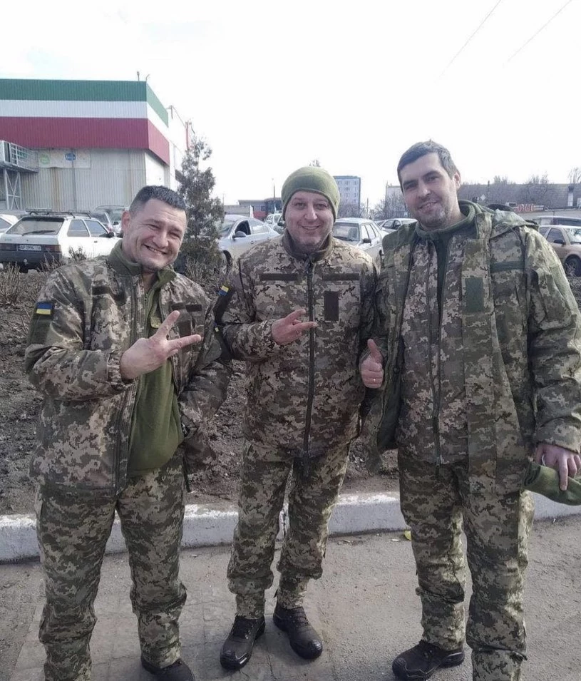 Jurij Wernydub (w środku) porzucił pracę trenera , by walczyć z rosyjską inwazją na Ukrainę