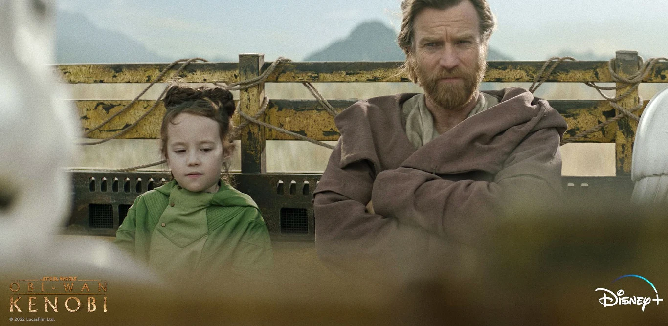Vivien Lyra Blair i Ewan McGregor w serialu "Obi-Wan Kenobi" Vivien Lyra Blair i Ewan McGregor w serialu "Obi-Wan Kenobi"