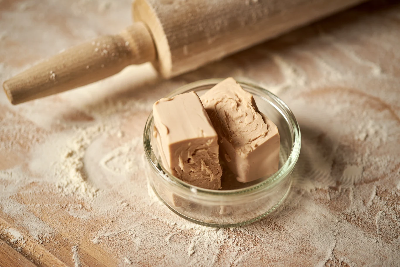 Drożdże to domowy patent na piękne kwiaty i warzywa. Co ważne: prosty i tani