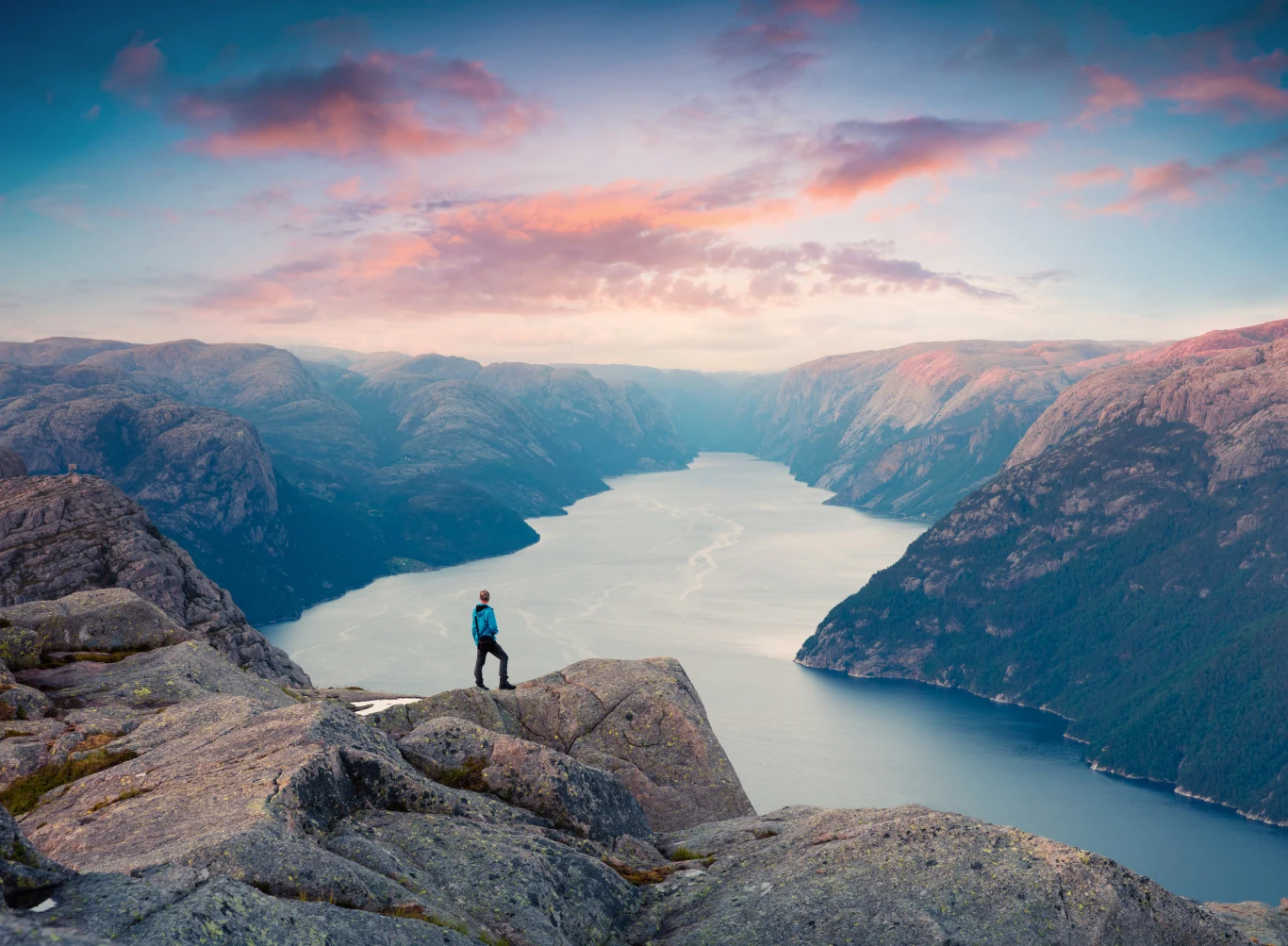 Znakiem rozpoznawczym Norwegii są zachwycające fiordy. Ale kraj ma do zaoferowania także inne atrakcje, które powinny zainteresować zwolenników ekoturystyki
