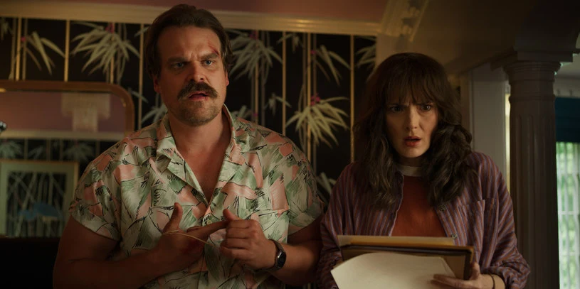 David Harbour i Winona Ryder w "Stranger Things"