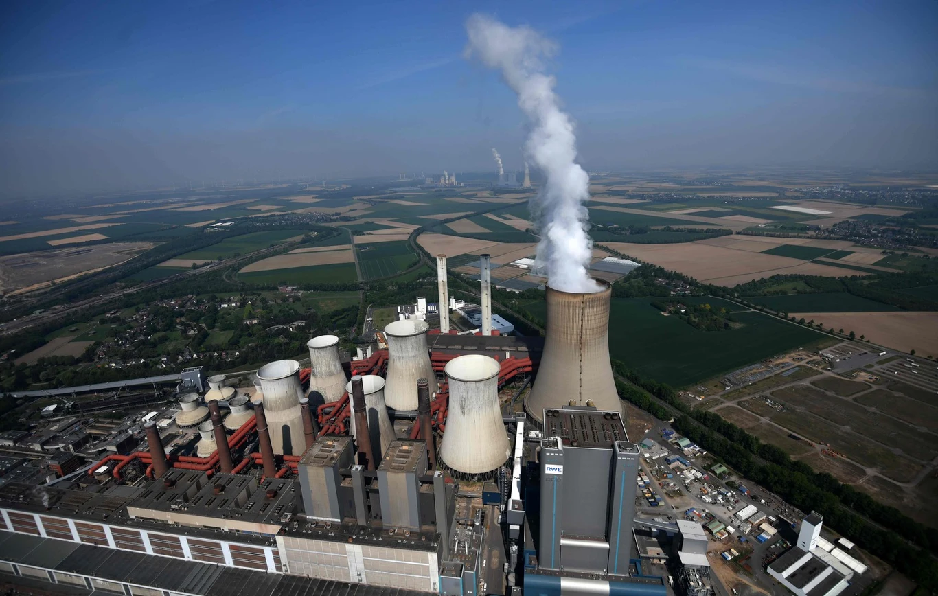 Elektrownia węglowa niemieckiego giganta energetycznego RWE w Niederaussem w zachodnich Niemczech