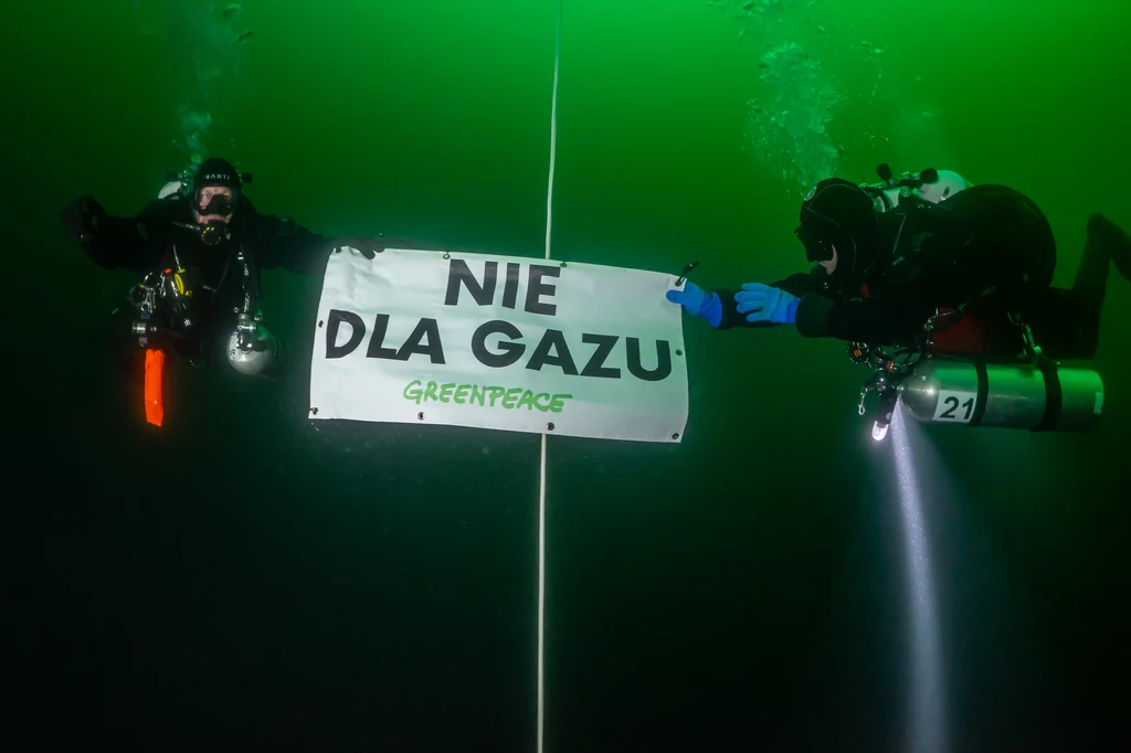 Nurkowie współpracujący z Greenpeace zeszli na dno Bałtyku, aby protestować przeciwko importowi gazu z Rosji