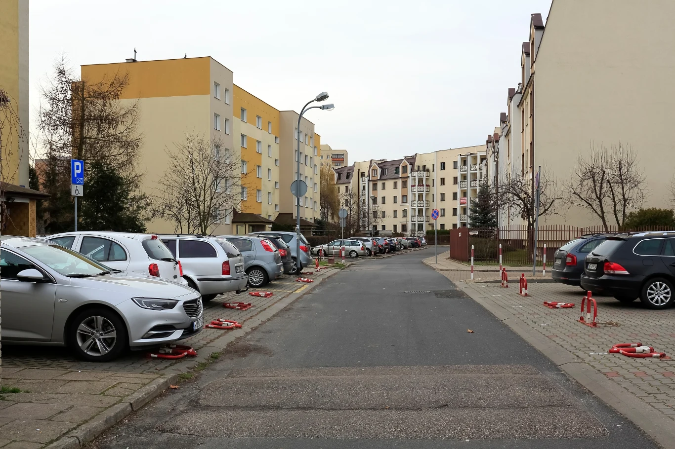 Rada m.st. Warszawy zdecydowała o podwyżce opłat za postój w strefie płatnego parkowania Rada m.st. Warszawy zdecydowała o podwyżce opłat za postój w strefie płatnego parkowania