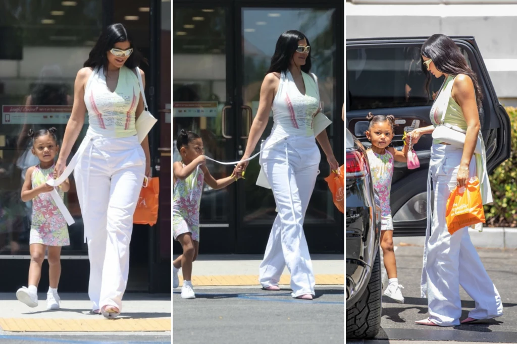 Kylie Jenner zachwyca sylwetką w letniej stylizacji