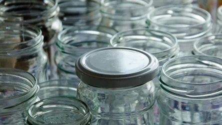 Dlaczego powinno się wyparzać słoiki? 