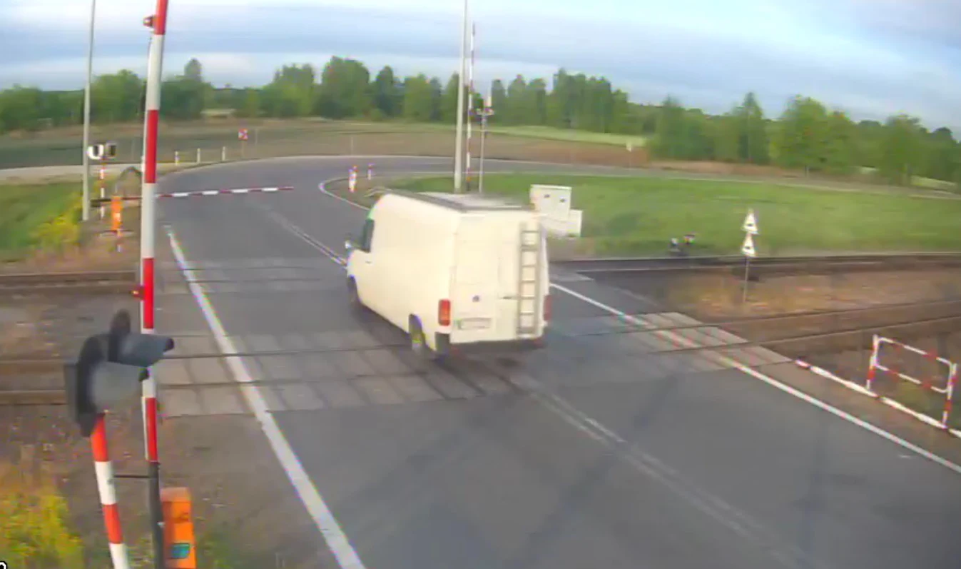 Zachowanie kierowcy nagrała kamera monitoringu Zachowanie kierowcy nagrała kamera monitoringu