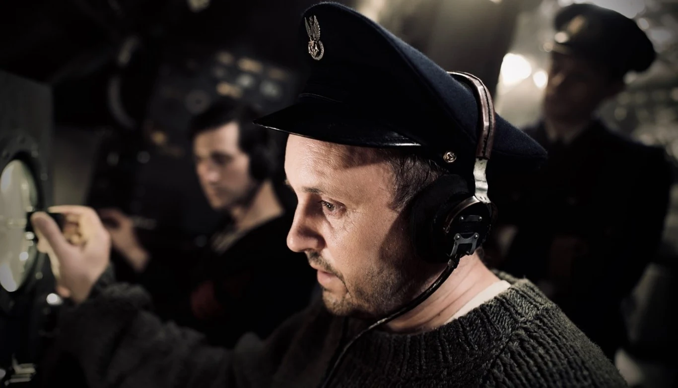 Za reżyserię odpowiada Jacek Bławut - zdobywca Polskiej Nagrody Filmowej Orzeł za "Wirtualną wojnę" oraz Srebrnych Lwów na Festiwalu Filmowym w Gdyni za "Jeszcze nie wieczór". Autorką zdjęć jest Jolanta Dylewska, autorka zdjęć do głośnego filmu Agnieszki Holland "W ciemności", za który otrzymała m.in. nagrodę za najlepsze zdjęcia na Festiwalu Filmowym w Gdyni. 