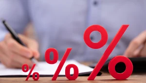 Przyszłoroczna inflacja rysuje się nam znacznie powyżej celu inflacyjnego, a więc na obniżki stóp poczekamy jeszcze długo