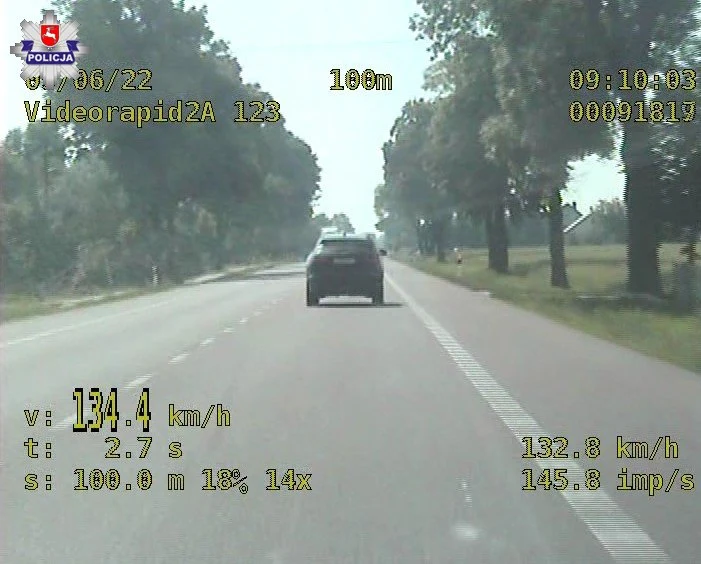 Kobiet tłumaczyła, że jechała szybko, bo jej samochód miał licznik w milach Kobiet tłumaczyła, że jechała szybko, bo jej samochód miał licznik w milach