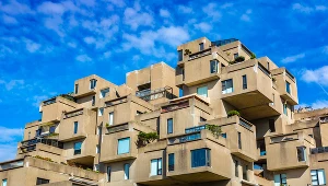 Kanada wprowadza podatek od niezasiedlonych mieszkań! Na zdj. jedno z osiedli w Montrealu