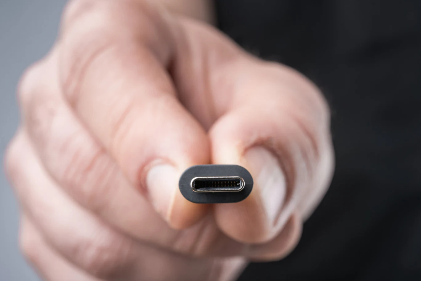 USB-C w ciągu kilku lat stanie się jedynym kablem, którego będziemy potrzebować do elektroniki. Tak przynajmniej sądzi Unia Europejska, której przedstawiciele porozumieli się co do wprowadzenia jednego standardu dla smartfonów, tabletów, aparatów i innych urządzeń USB-C w ciągu kilku lat stanie się jedynym kablem, którego będziemy potrzebować do elektroniki. Tak przynajmniej sądzi Unia Europejska, której przedstawiciele porozumieli się co do wprowadzenia jednego standardu dla smartfonów, tabletów, aparatów i innych urządzeń