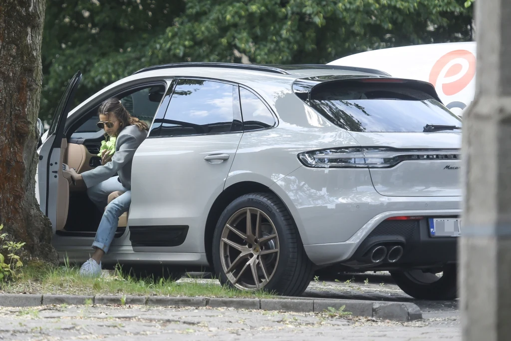 Julia Wieniawa i jej porsche Julia Wieniawa i jej porsche