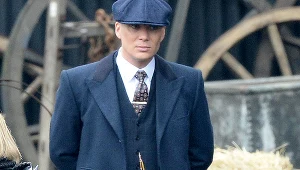 Cillian Murphy na planie "Peaky Blinders"