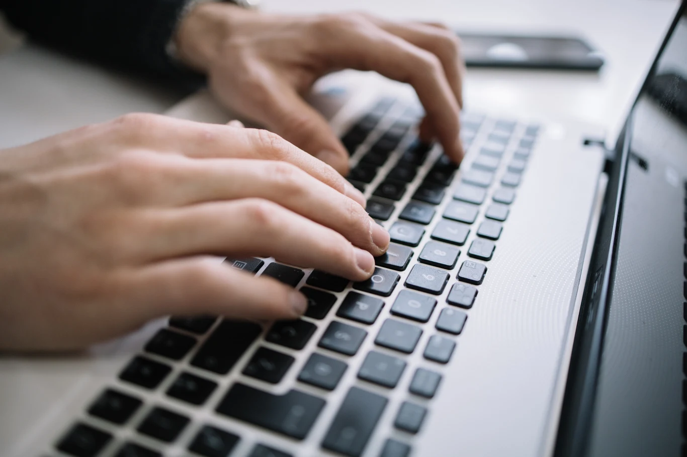 Skróty klawiszowe umożliwiają przywrócenie przypadkowo zamkniętej karty w przeglądarce Skróty klawiszowe umożliwiają przywrócenie przypadkowo zamkniętej karty w przeglądarce