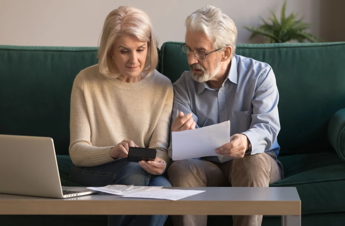 Jeżeli dodatkowy przychód przekracza 70 proc. i 130 proc. przeciętnego miesięcznego wynagrodzenia, świadczenie może zostać zmniejszone lub zawieszone