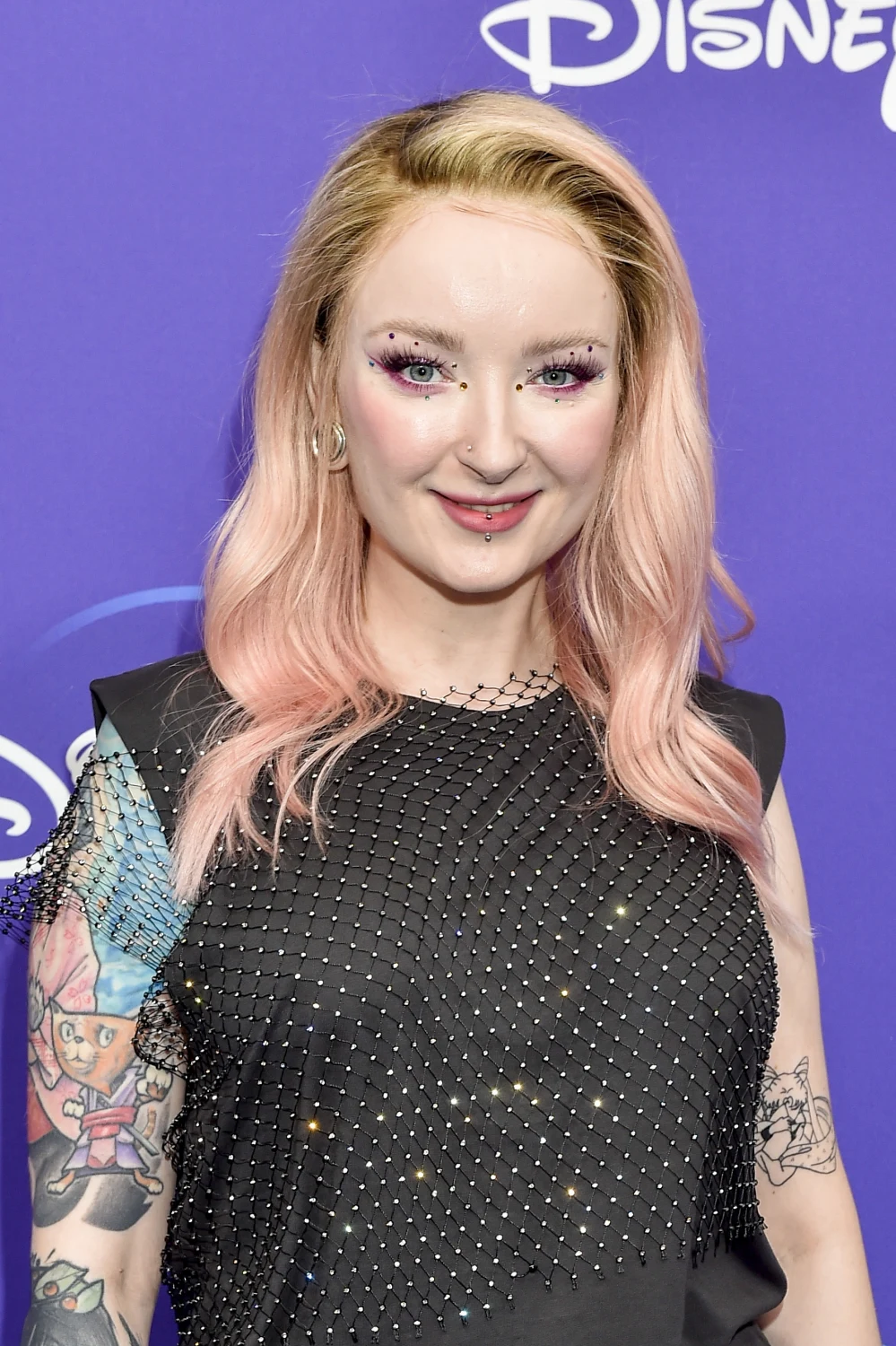 Red Lipstick Monster na imprezie Disney+ Red Lipstick Monster na imprezie Disney+