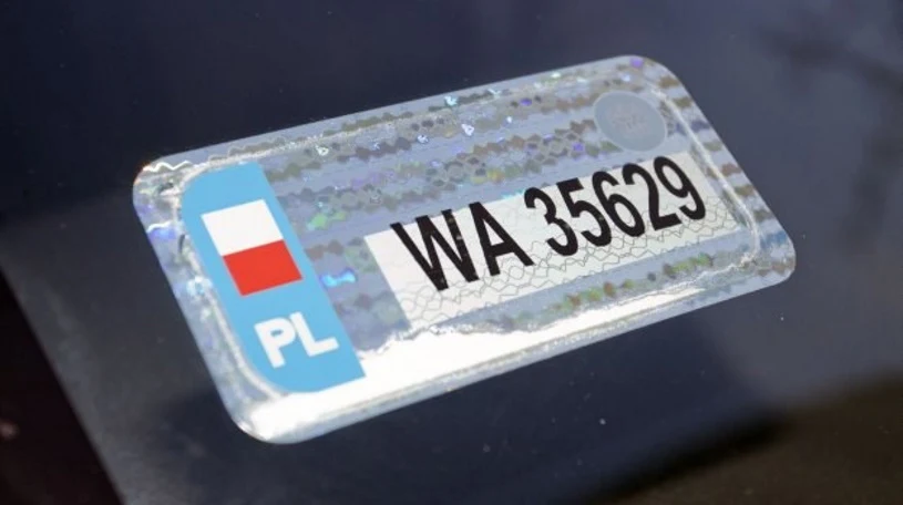 Od 4 września takie naklejki na przednią szybę samochodu nie będą już wydawane. Od 4 września takie naklejki na przednią szybę samochodu nie będą już wydawane.