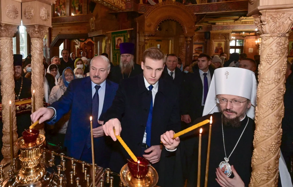 Aleksandr Łukaszenka z synem Mikołajem Aleksandr Łukaszenka z synem Mikołajem