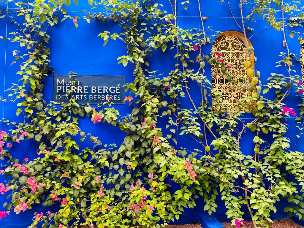 Muzeum Berberów w Jardin Majorelle nosi imię wspólnika, przyjaciela i wielotniego partnera Laurenta - Pierra Bergé