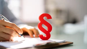 Nie każdy wie, że do stażu pracy, od którego zależy liczba dni urlopu wypoczynkowego, dolicza się nie tylko zatrudnienie na etacie