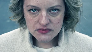 Elisabeth Moss w zapowiedzi piątego sezonu "Opowieści podręcznej"