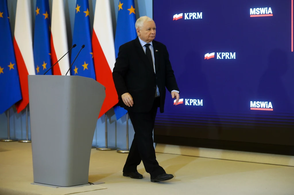 Jarosław Kaczyński podczas konferencji prasowej Jarosław Kaczyński podczas konferencji prasowej