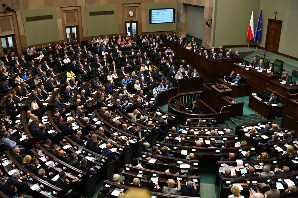 Według czerwcowego sondażu Kantar Public, w wyborach parlamentarnych wygrałby PiS. Zdjęcie ilustracyjne