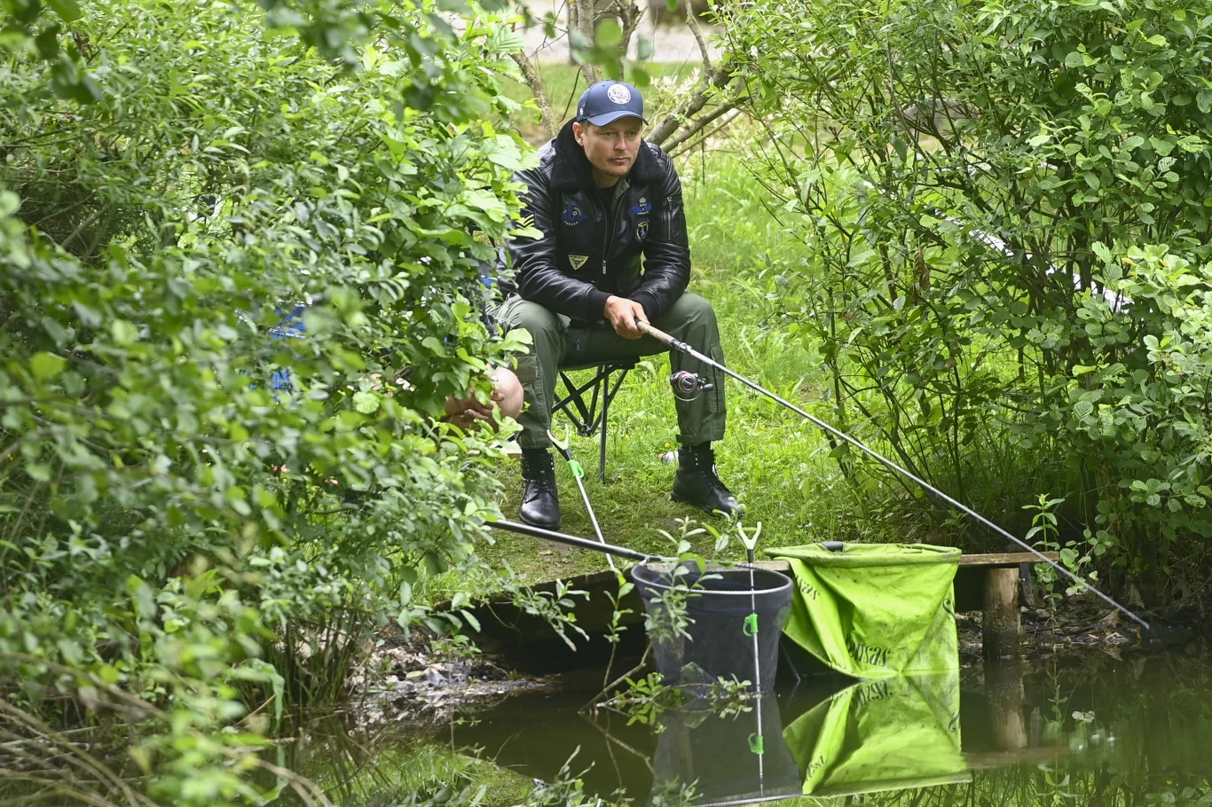 Rafał Brzozowski nad stawem Rafał Brzozowski nad stawem