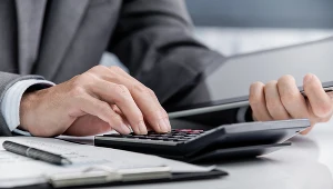 Ubezpieczeniu zdrowotnemu podlegają zarówno pracownicy, jak i osoby prowadzące pozarolniczą działalność