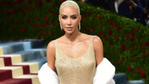 Kim Kardashian zniszczyła suknię Marilyn Monroe? Do sieci trafiły zdjęcia