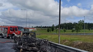 Na drodze ekspresowej S7 doszło do pożaru dostawczego busa