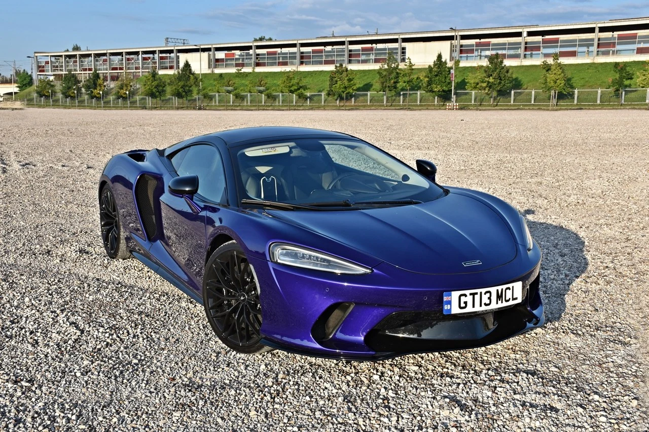 Samochody w kolorze fioletowym to prawdziwa rzadkość / McLaren GT Samochody w kolorze fioletowym to prawdziwa rzadkość / McLaren GT