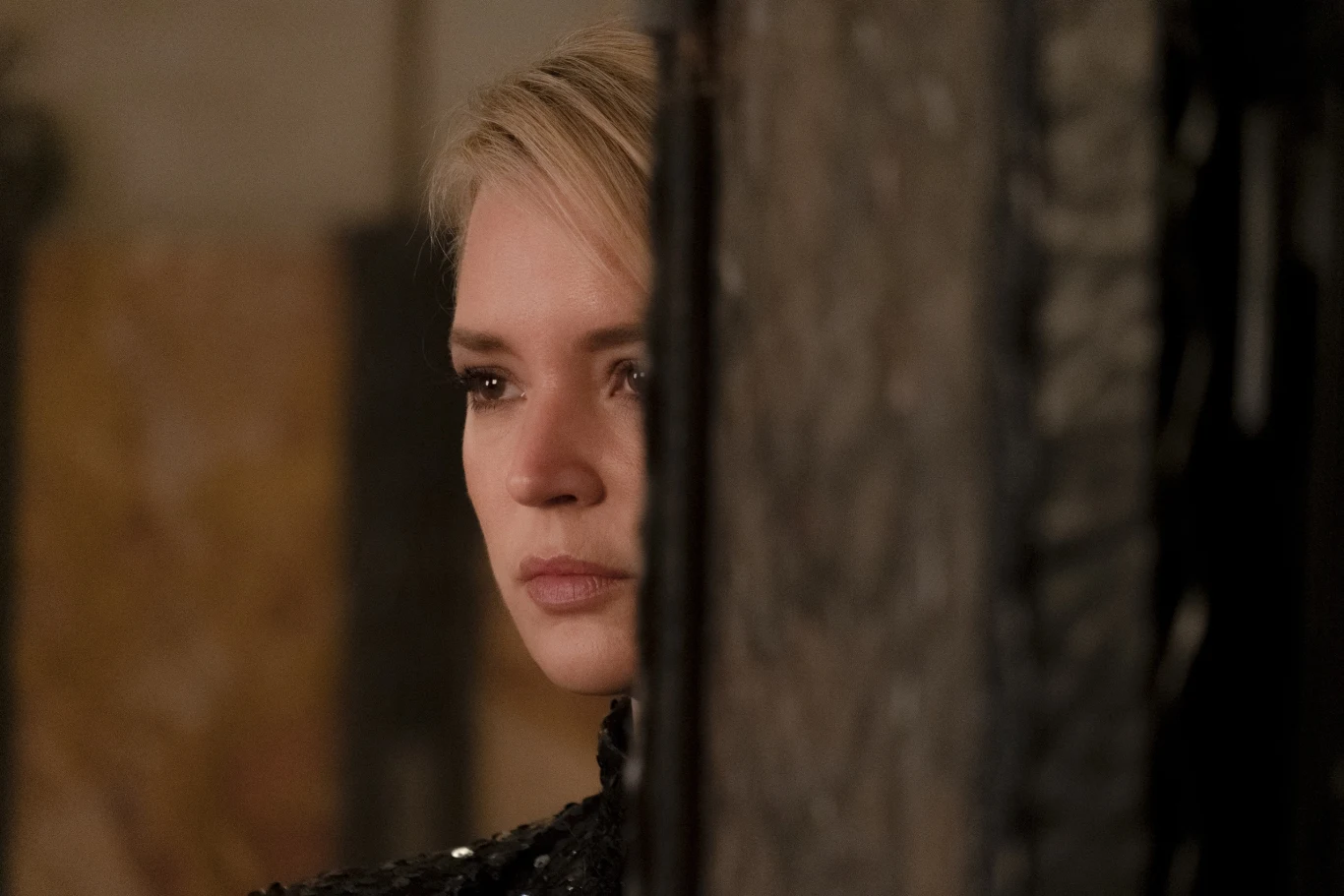 Virginie Efira w roli tytułowej bohaterki filmu "Sekret Madeleine Collins"