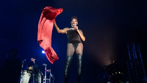 74-letnia Grace Jones imponuje formą na scenie